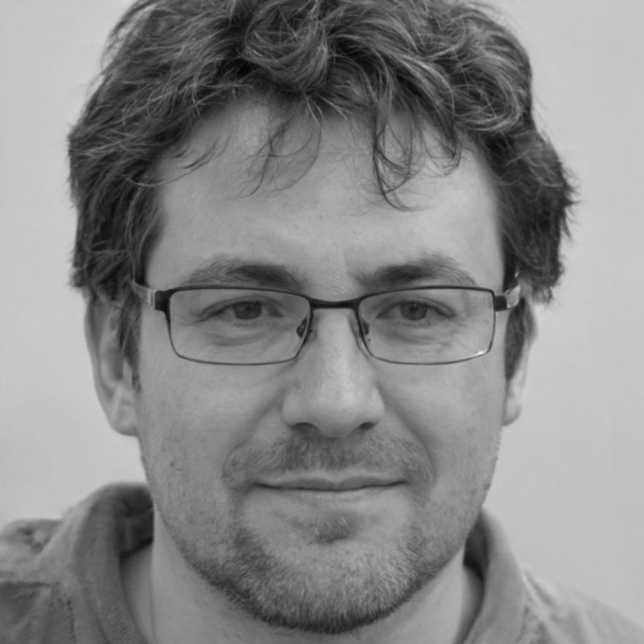 Instructor Hendrik Stellenberg, financial communication specialist